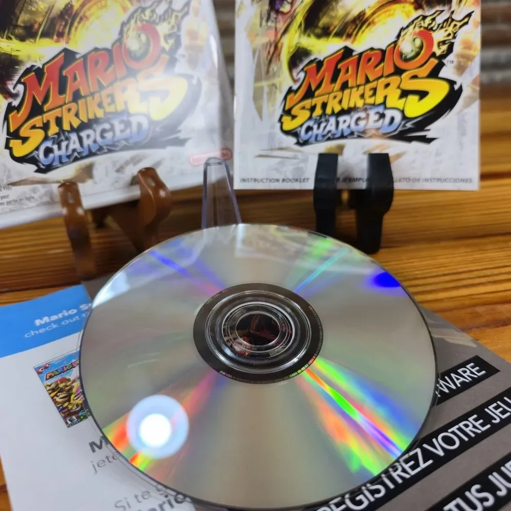 Mario Strikers Charged Wii Complete w/ 33 page instruction booklet MINT